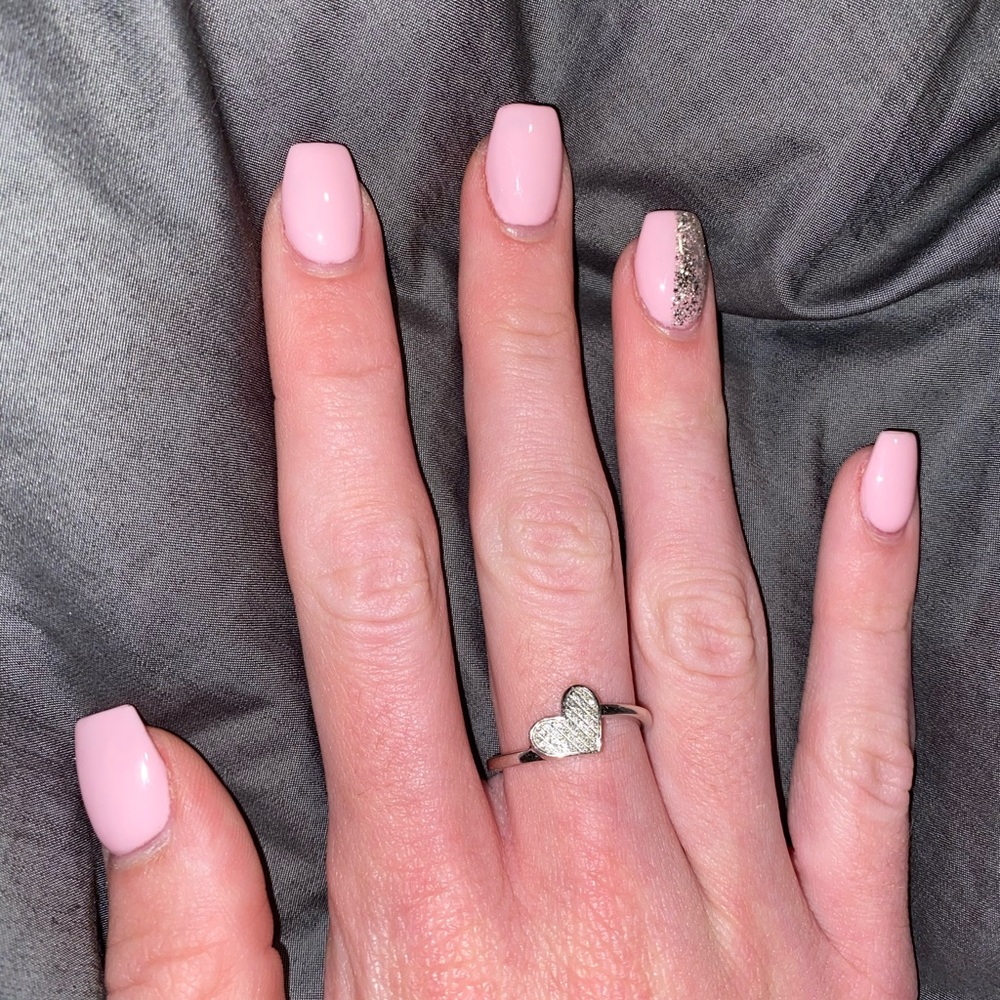 18k White Gold Heart Ring with Diamonds